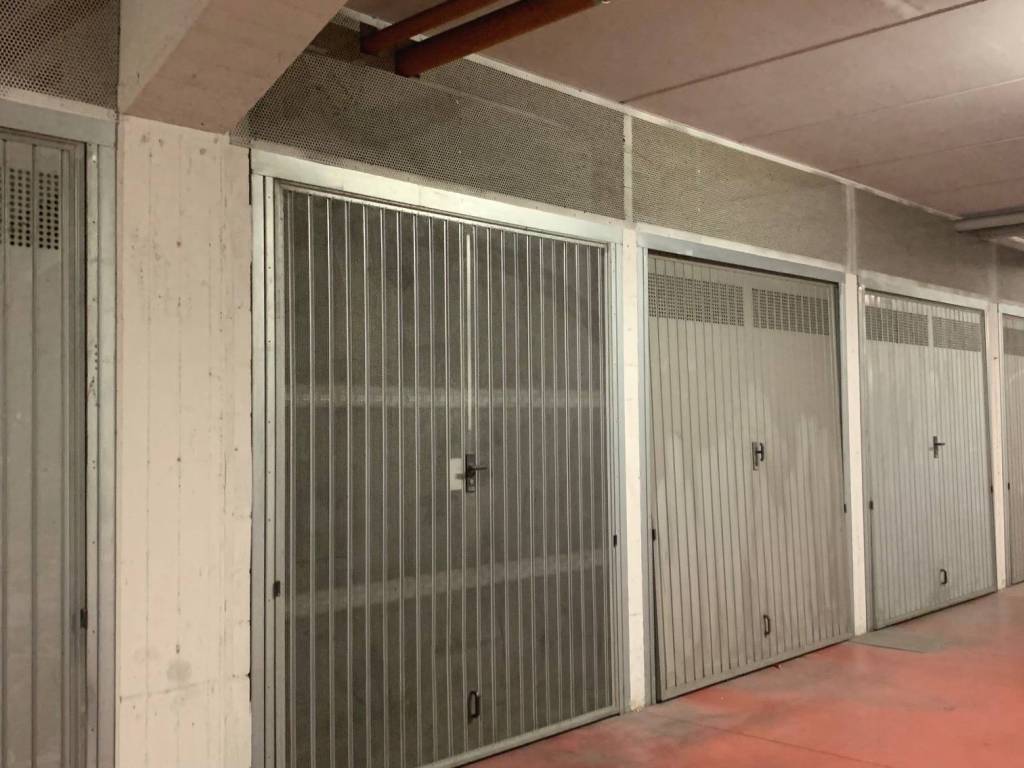 Garage - box via filippo corridoni, redona, bergamo