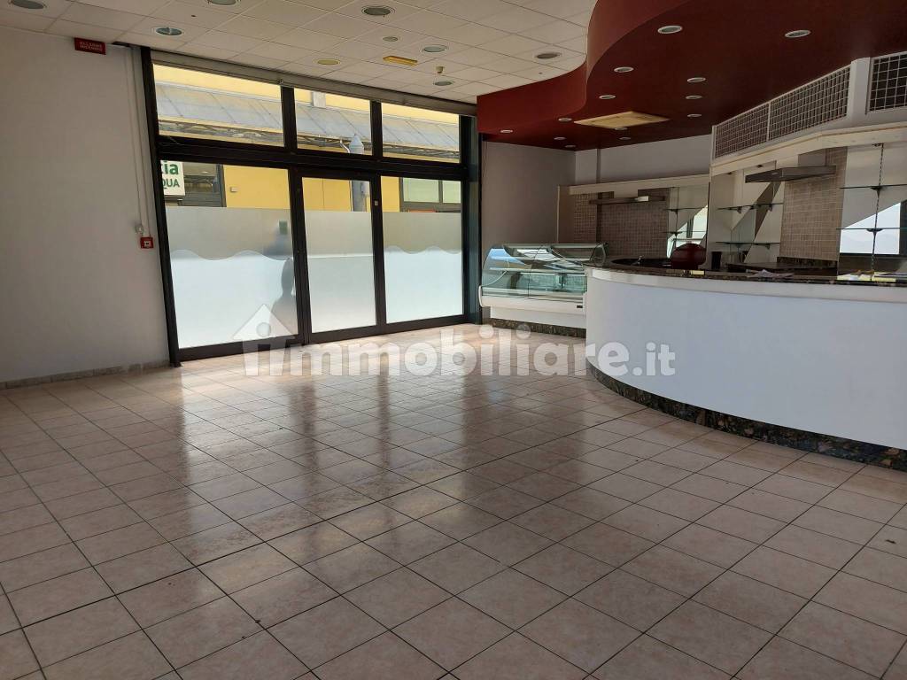 Scuole Superiori San Giovanni In Persiceto Locale commerciale via Bologna, San Giovanni in Persiceto, rif