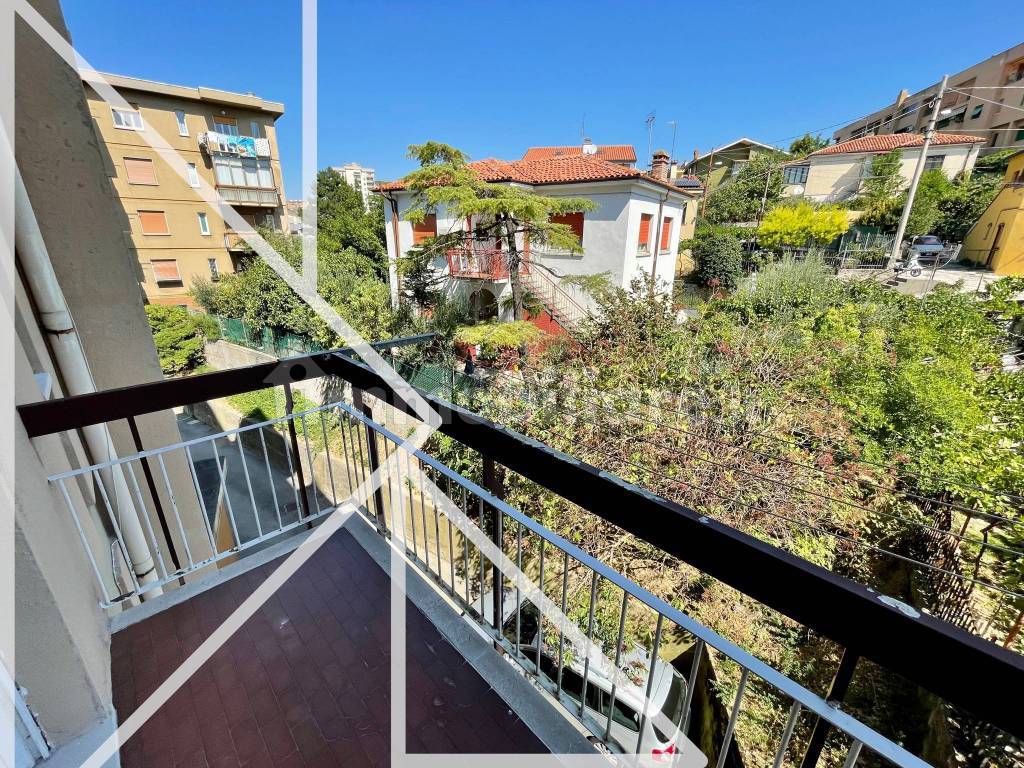 Sale Apartment Trieste. 2room flat in via Flavia 74. To be refurbished