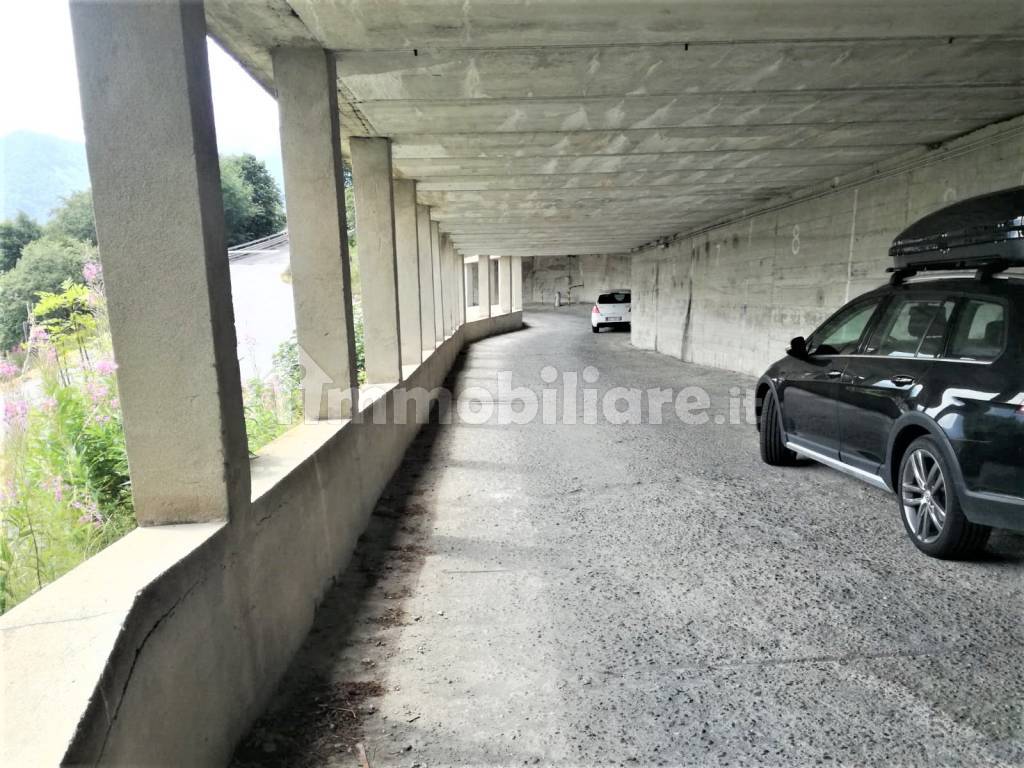 Posti auto condominiali coperti