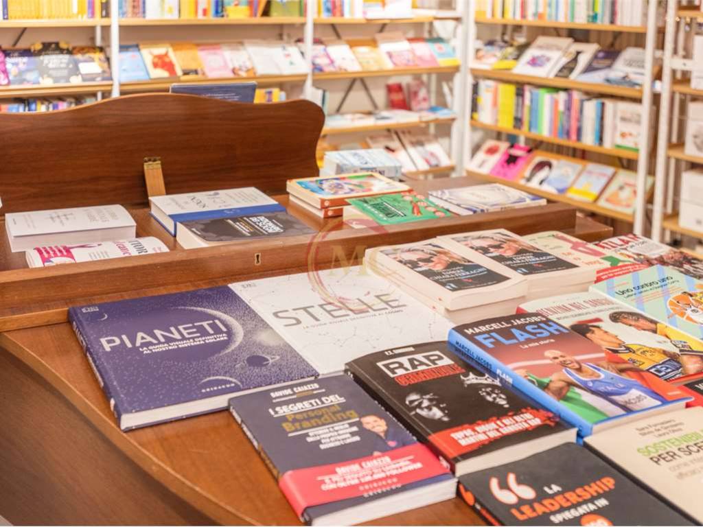 Libreria viale Rovereto , 27, Riva del Garda, Rif. 98038808 - Immobiliare.it