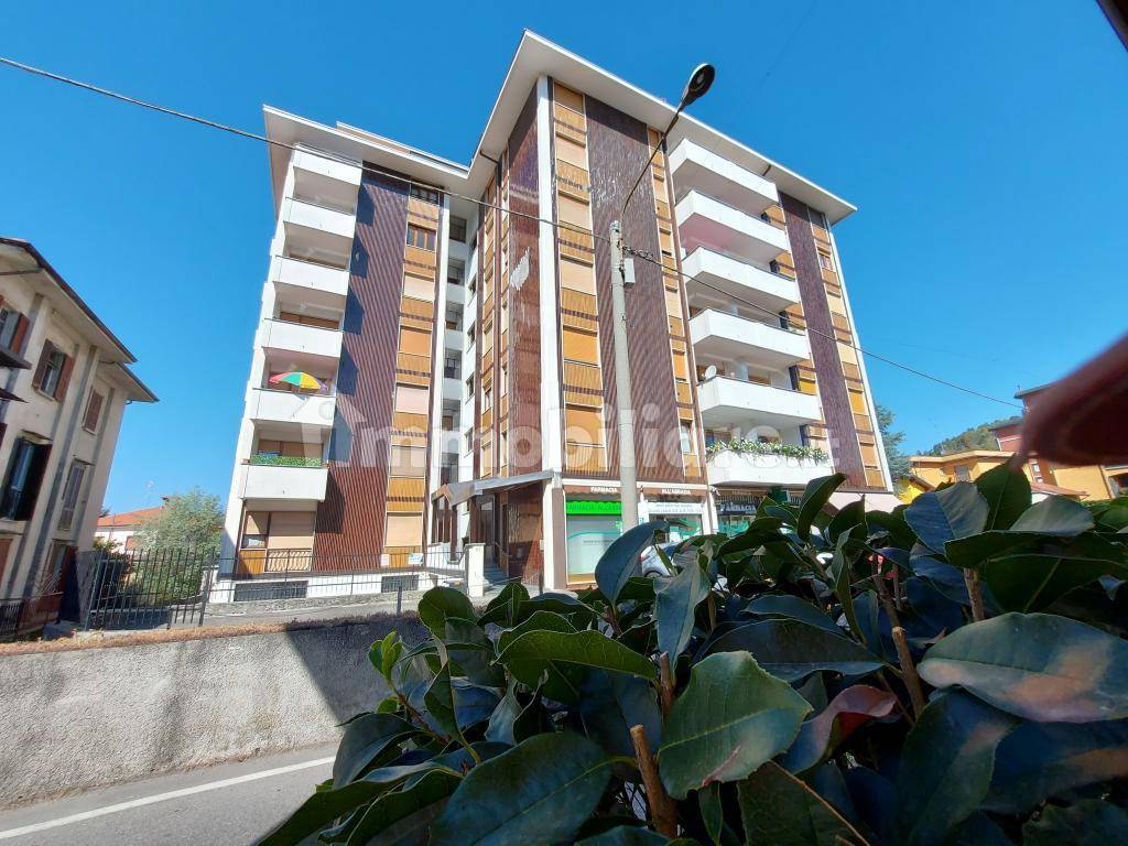 vendita-appartamento-sesto-calende-trilocale-in-via-piave-buono-stato