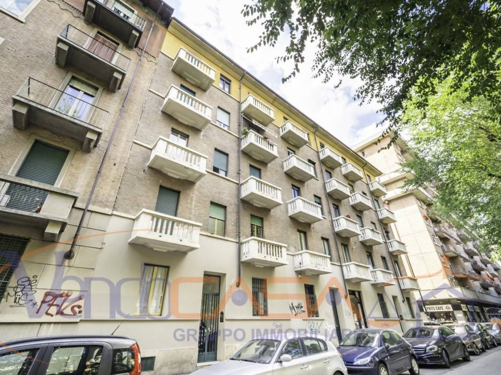 Vendita Appartamento Torino. Bilocale in corso Trapani 124. Buono stato,  terzo piano, posto auto, con balcone, riscaldamento autonomo, rif. 98044070