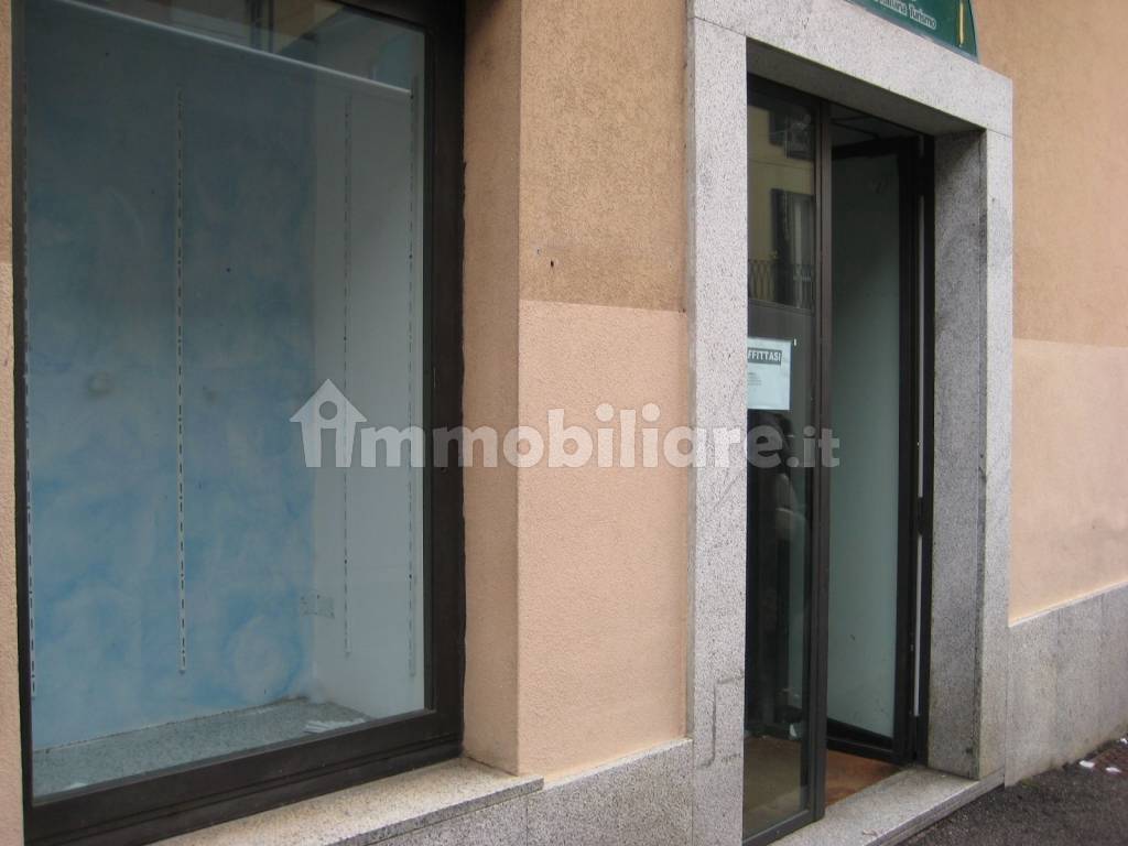 Locale commerciale via Labiena, Laveno-Mombello, rif. 98059100 ...