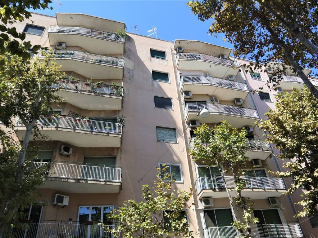 Rent Apartment Catania. 3room flat in via Lago di Nicito 3. Excellent condition, sixth floor Rent Apartment Catania. 3room flat in via Lago di Nicito 3. Excellent condition, sixth floor