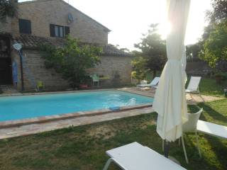 esterno con piscina
