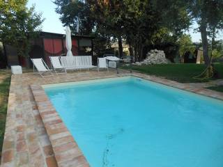 esterno con piscina