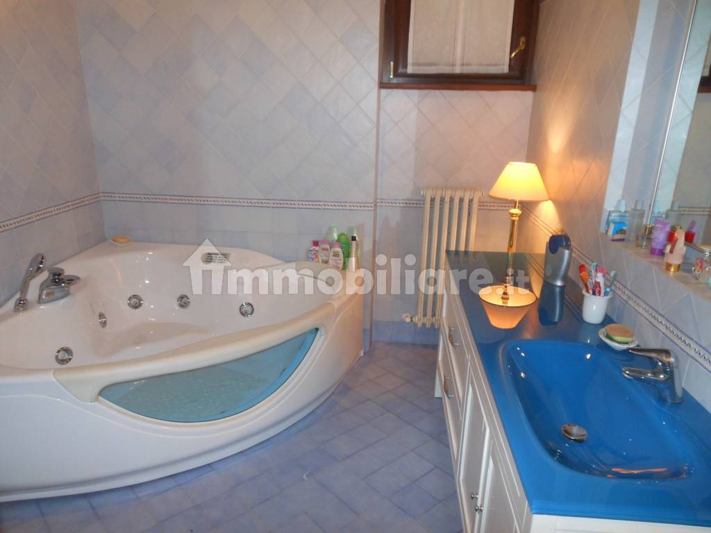 bagno con vasca idro