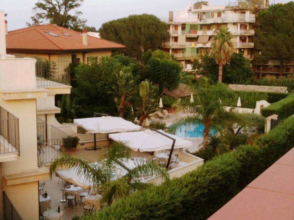 Vendita Attico in viale Jannuzzo GiardiniNaxos. Buono stato, con