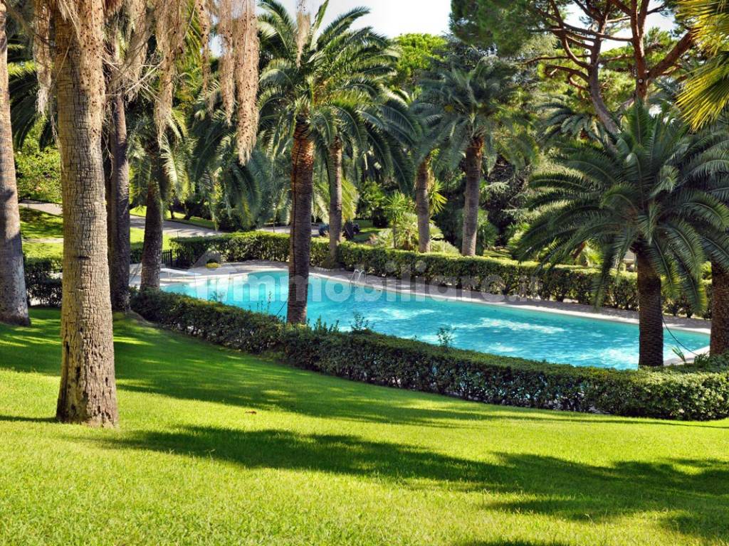 Rent Apartment Genoa. 2room flat in via Capolungo. With terrace