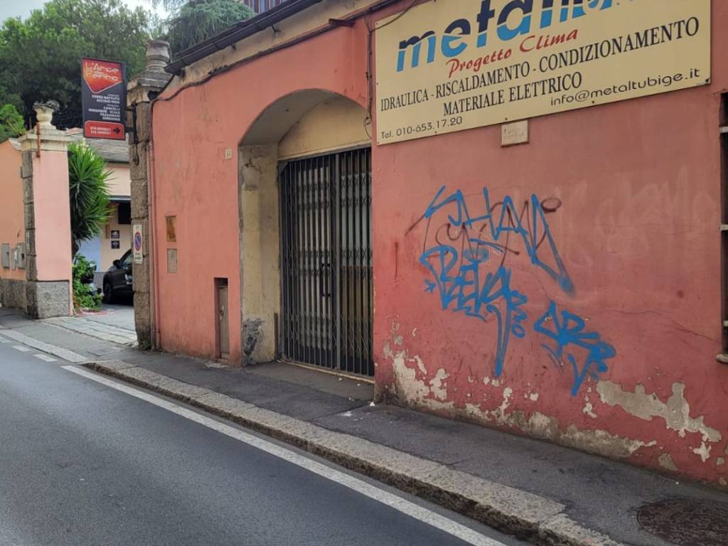 Garage - box via ciro menotti, sestri ponente, genova