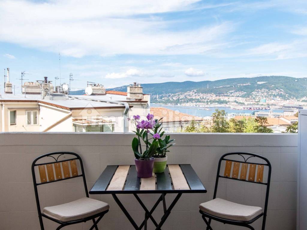 Sale Apartment Trieste. 2room flat in via Franca 3/1. Good condition