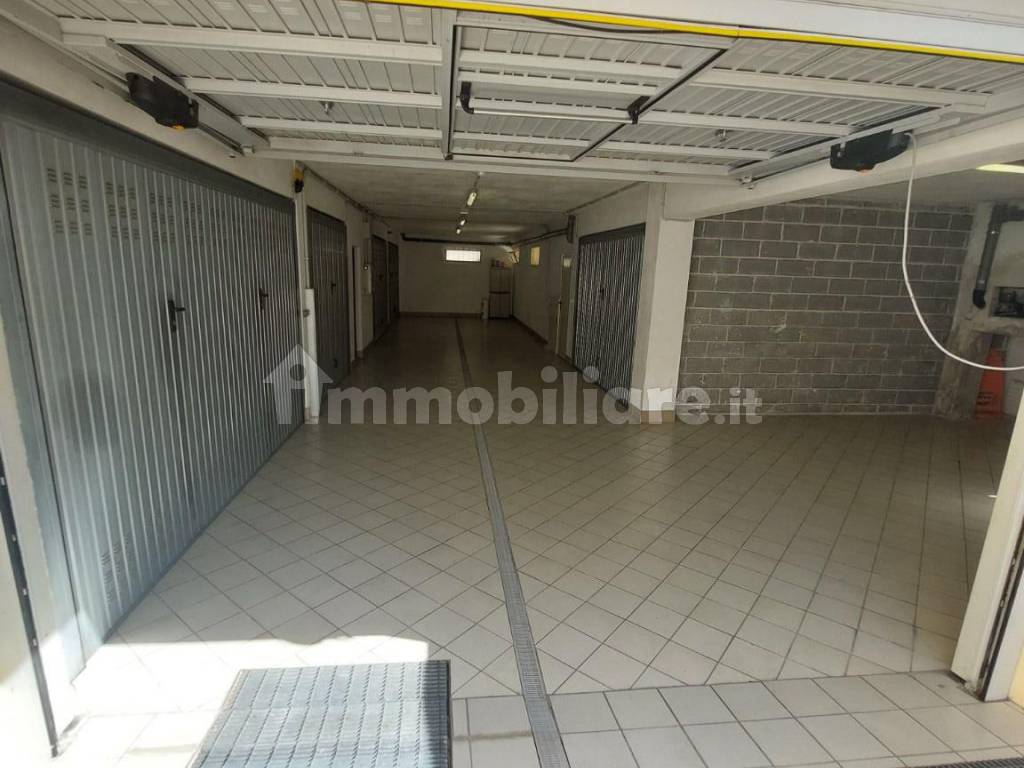 androne garage comune per accesso cantine