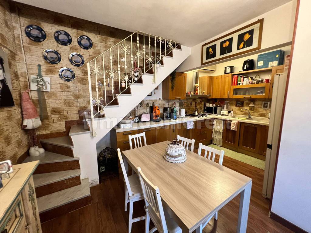 Sala con cucina a vista