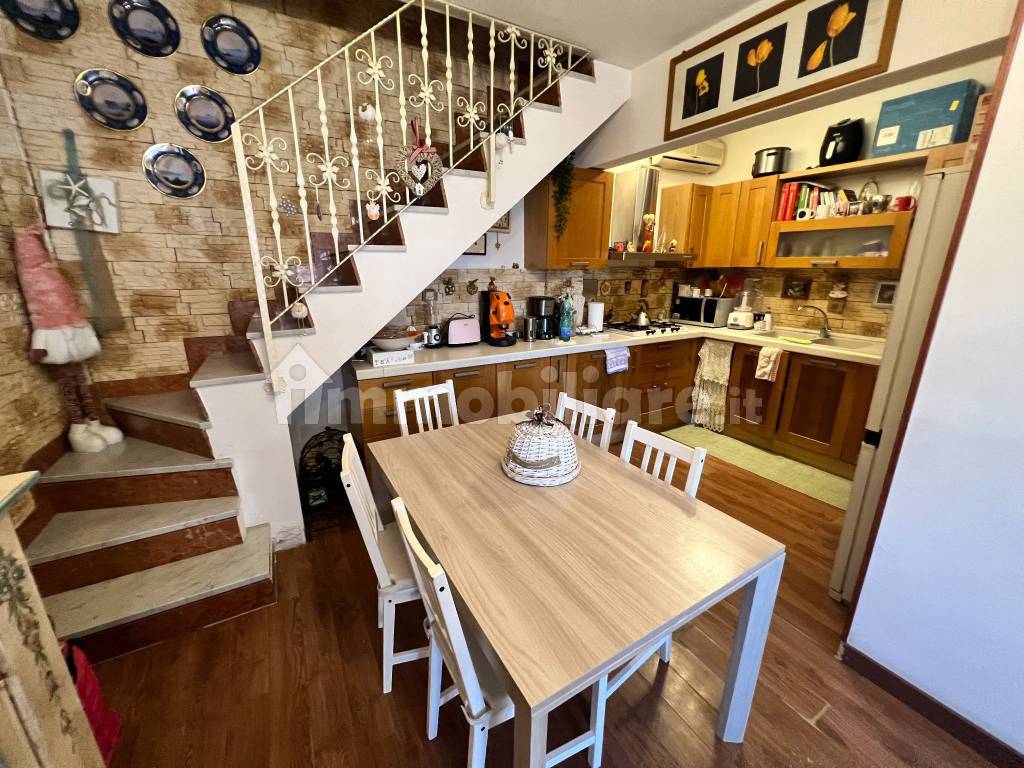 Sala con cucina a vista