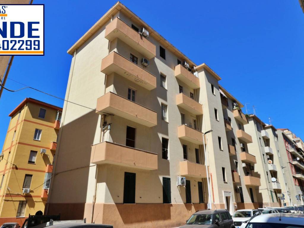 Sale Apartment in via Francesco.... Cagliari. Good condition, second floor, with balcony, ref