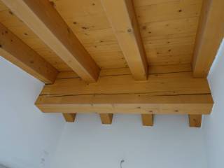Dettaglio soffitto legno