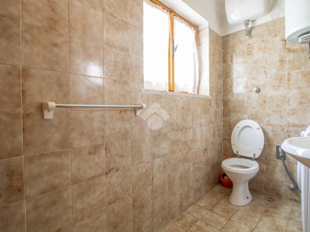 bagno di servizio piano rialzato