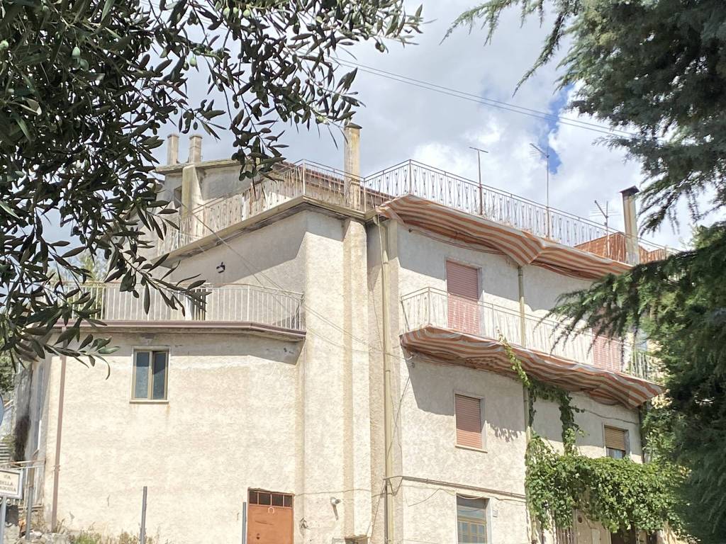 Appartamento da ristrutturare, secondo piano, buonalbergo