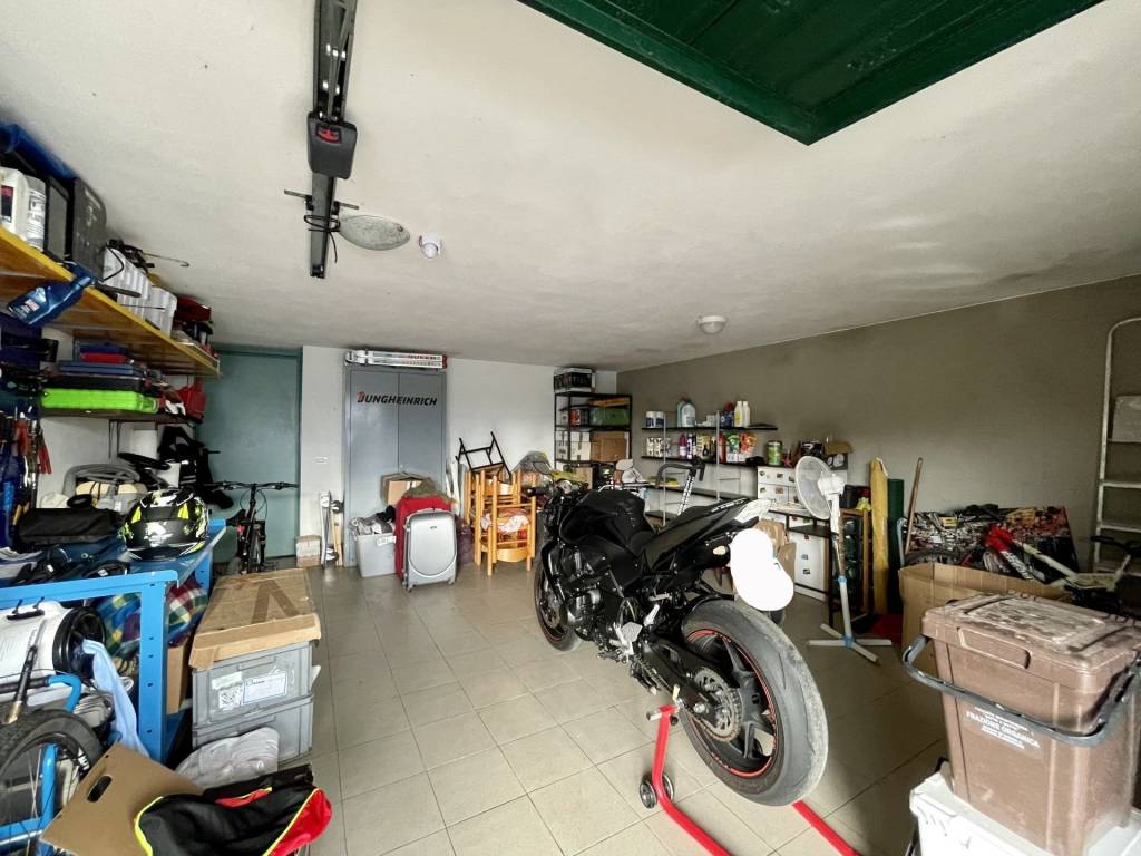 GARAGE