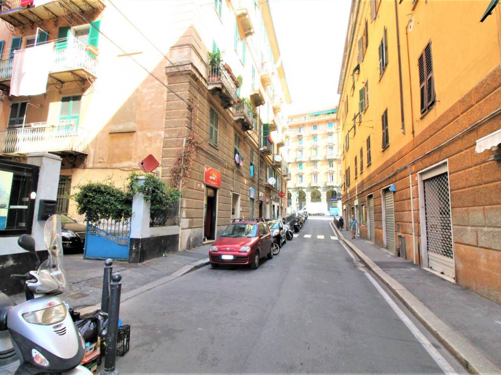 Locale commerciale via alfredo carzino 10, sampierdarena, genova