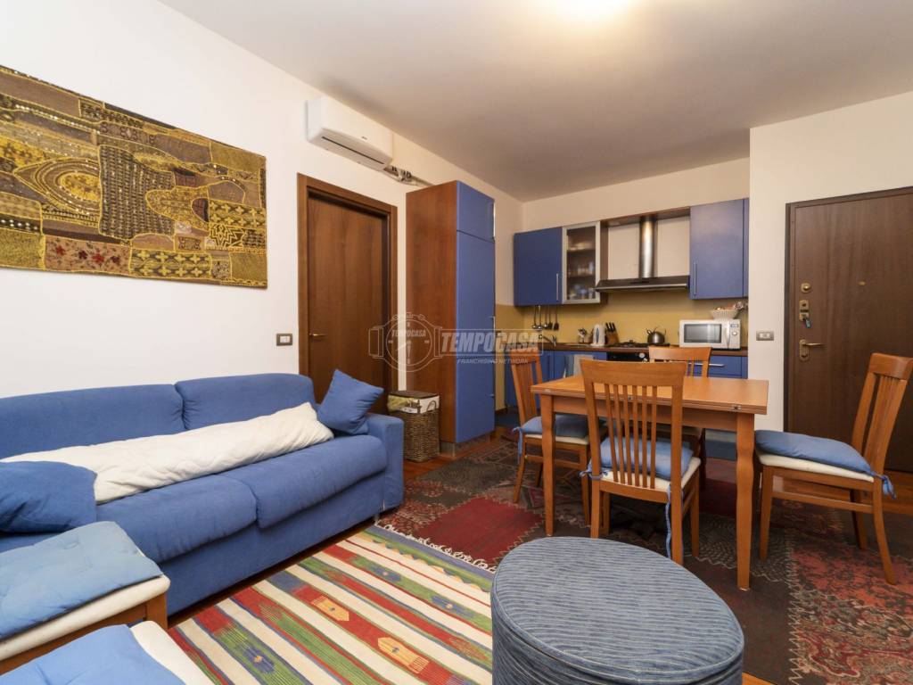 Vendita Appartamento Milano Bilocale In Via Carlo Tenca Buono Stato 