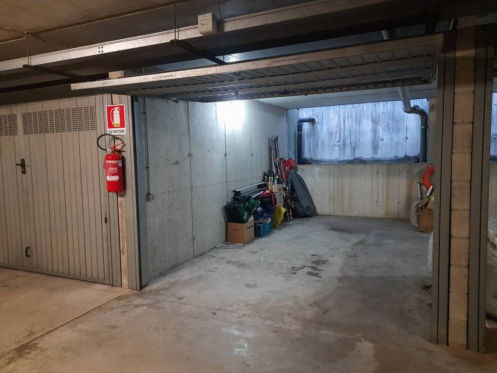 Garage - box via palestro, castello, lecco