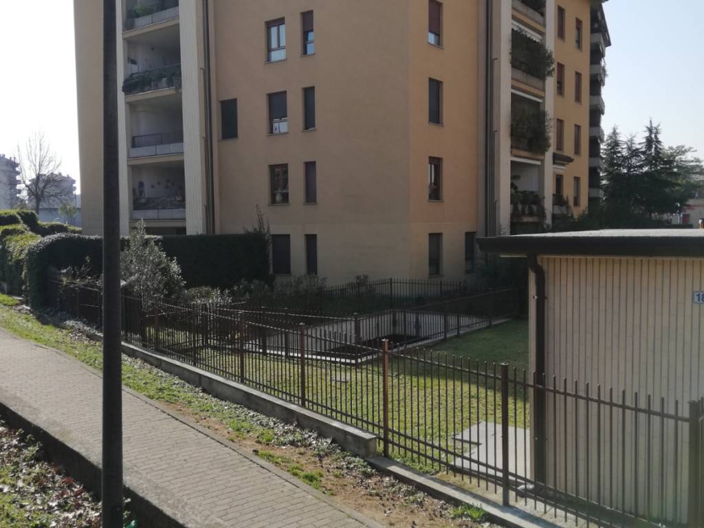Vendita Mansarda in via Emilio De Marchi 18 Monza. Buono stato, con