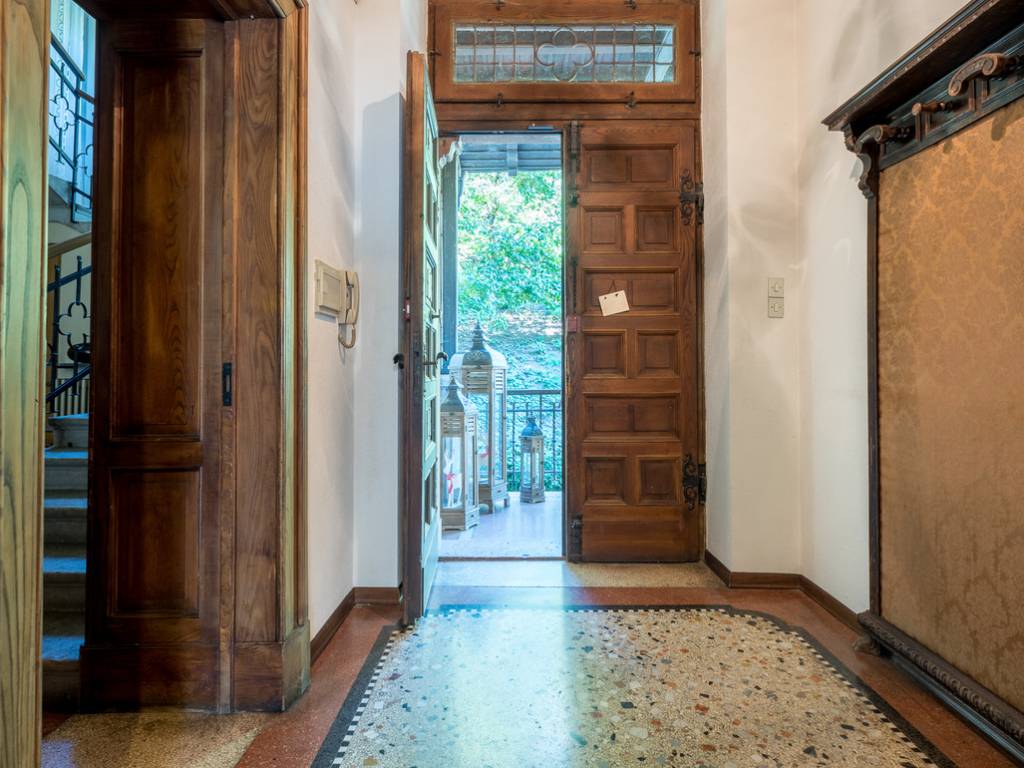 Villa signorile con fascino antico e ampio terreno privato - Foto 10