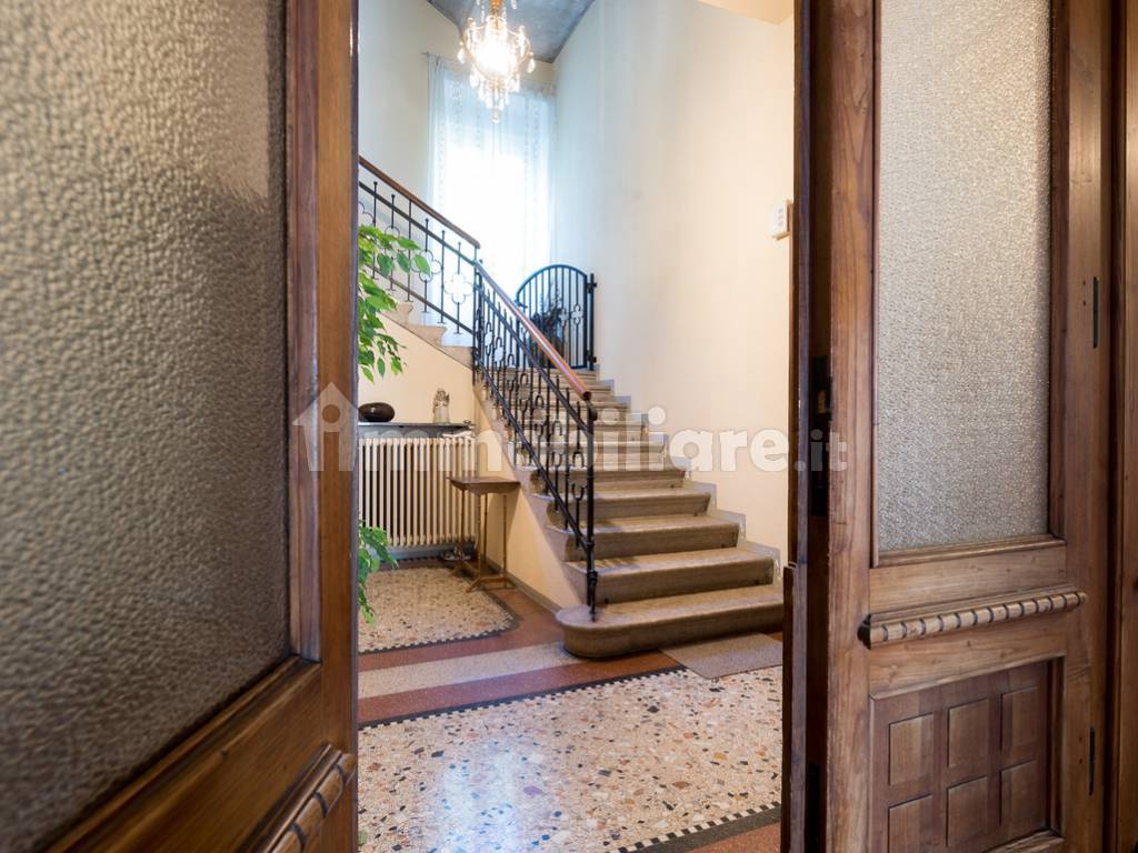 Villa signorile con fascino antico e ampio terreno privato - Foto 24