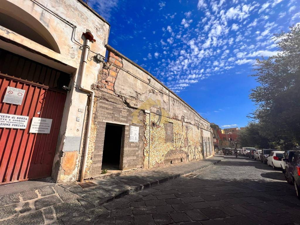 Locale commerciale via Giovanni Battista Pergolesi,