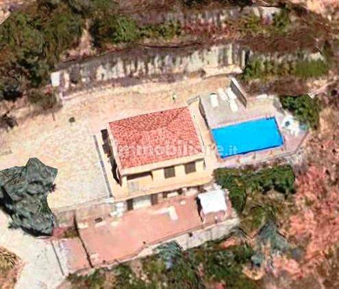 villa vista con il drone