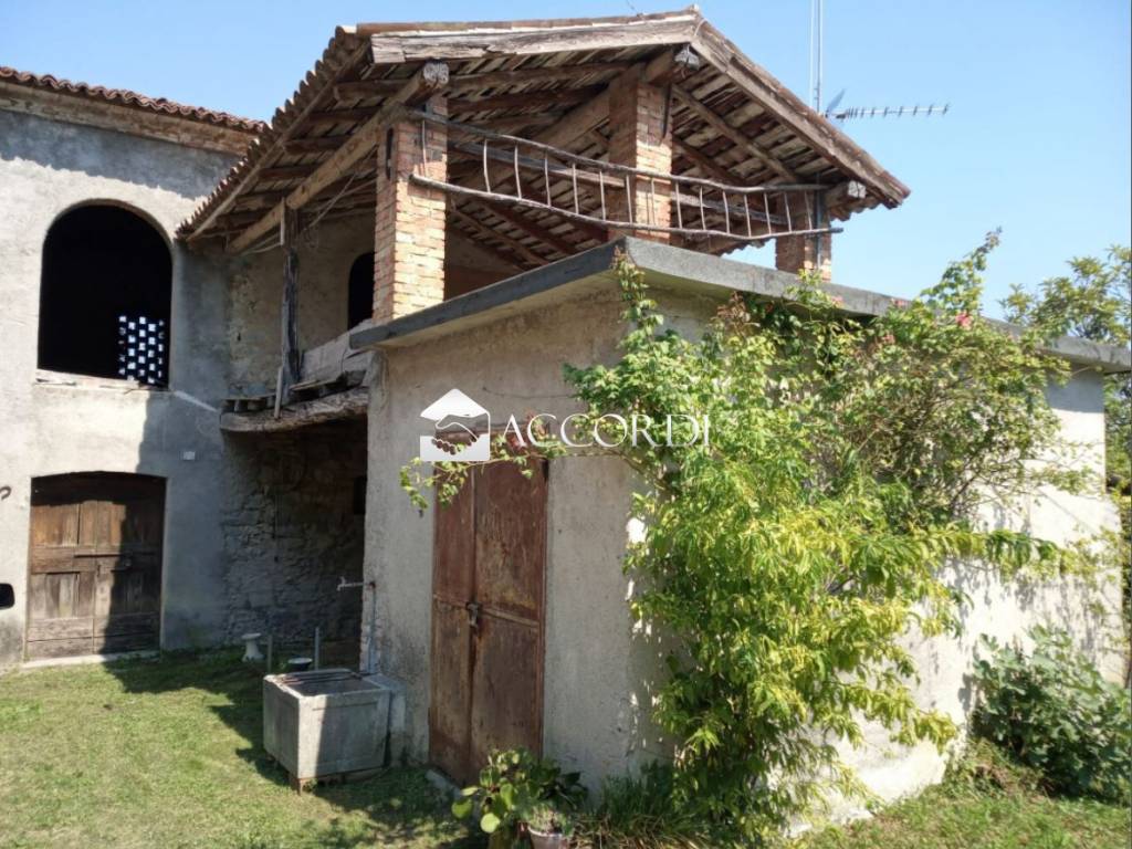 Rustico Roma Vendita Rustico in via Roma Tarzo. Da ristrutturare, 240 m², rif. 98529958