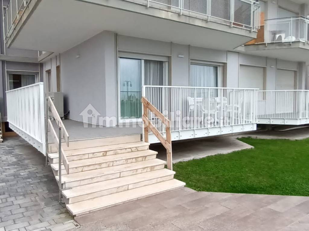 Sale Apartment Jesolo. 3-room flat in via Zara 13. Excellent condition,  first floor, with terrace, ref. 98602928