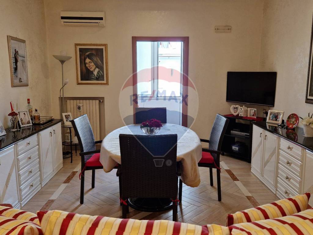 Vendita Appartamento Bari. Quadrilocale in via Brigata E.... Ottimo