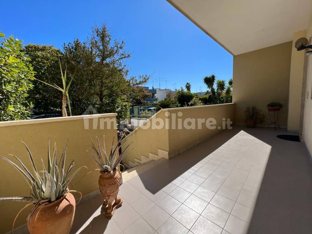 Vendita Villa bifamiliare in via Lequile 147 Lecce. Buono stato, posto