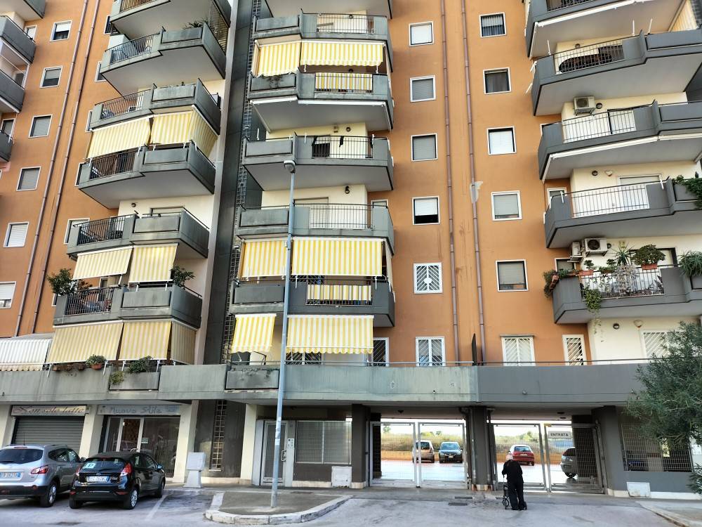 Vendita Appartamento Bari. Quadrilocale in via Nicola Rotondo. Buono stato,  sesto piano, posto auto, con terrazza, riscaldamento autonomo, rif. 98574726