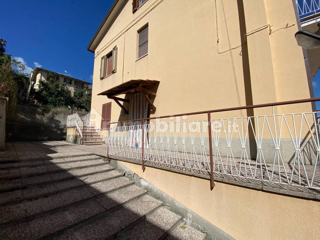 Vendita Villa bifamiliare in via della Ginestra 1/3 Perugia. Buono stato,  posto auto, con terrazza, riscaldamento autonomo, 231 m², rif. 98706412