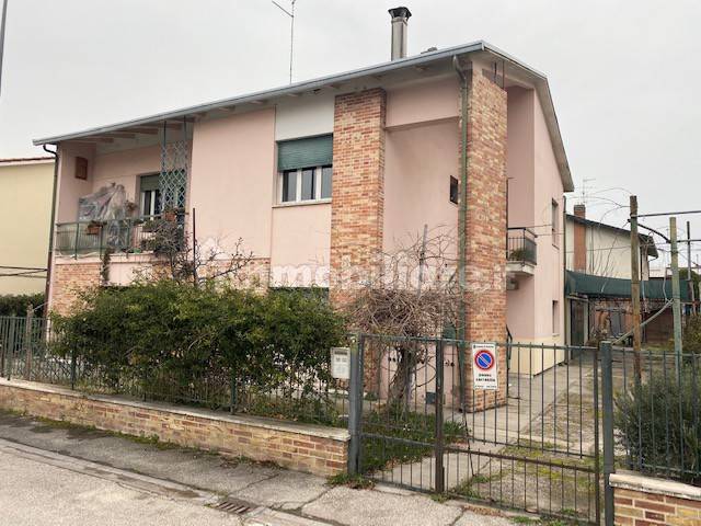 Vendita Villa Bifamiliare In Viale Carlo Pisacane 40 Ravenna Buono