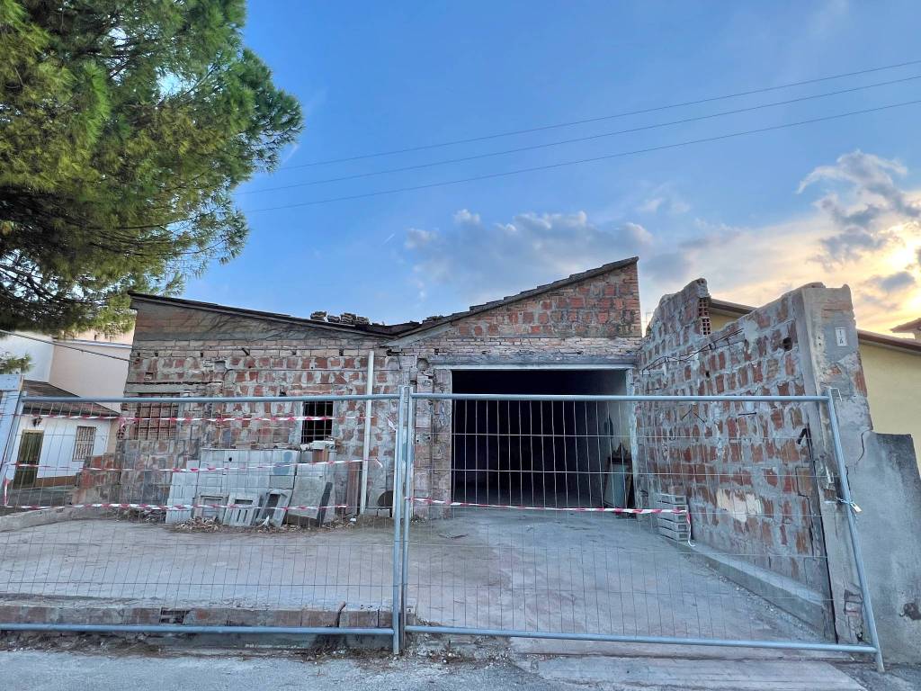 Capannone via palmiro togliatti 1, san biagio, argenta