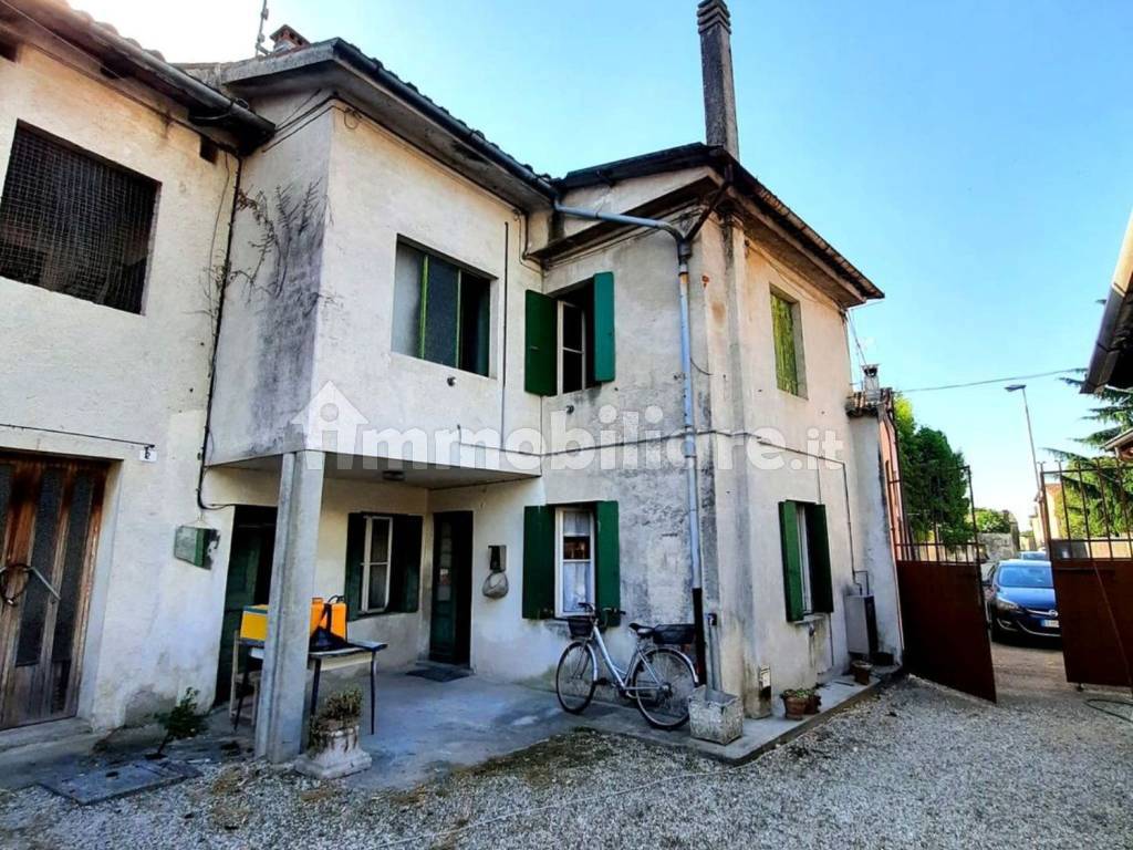 Vendita Terratetto plurifamiliare Pozzuolo del Friuli. Da ristrutturare