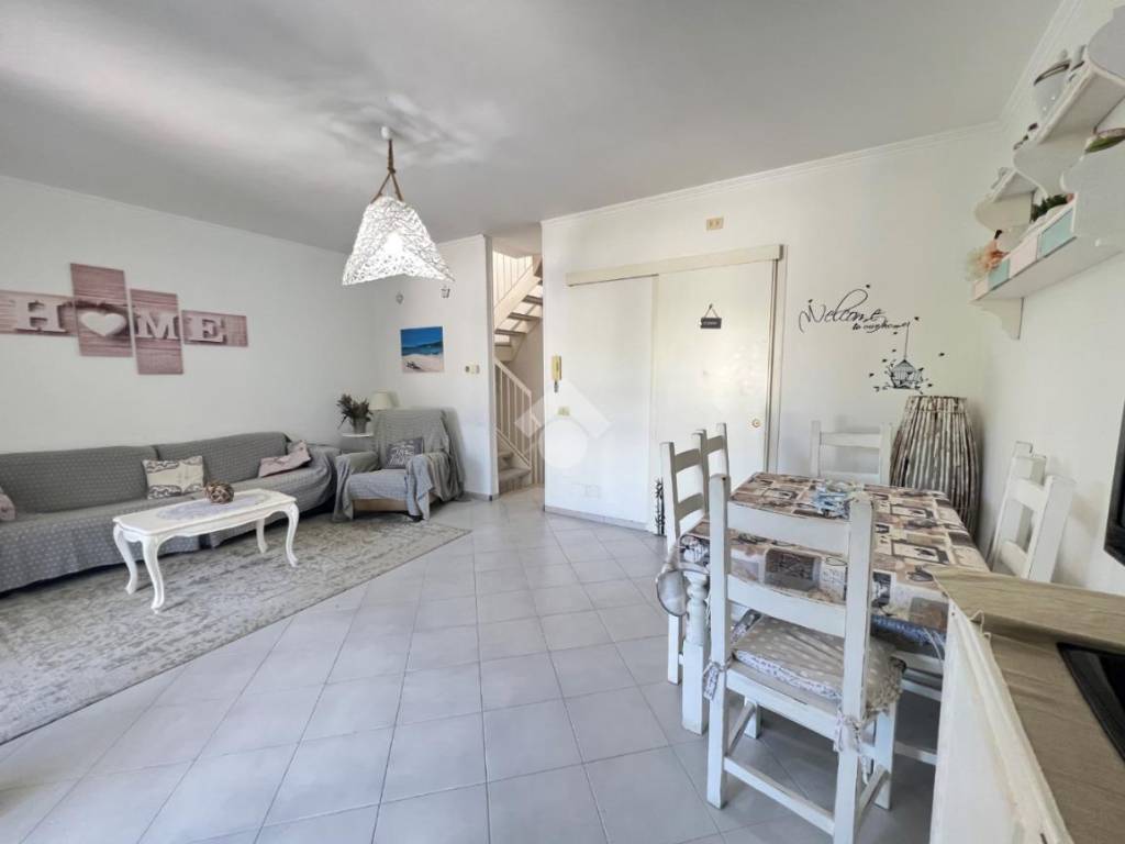 Vendita Villa a schiera in via Zaccaria Negroni 3 Nettuno. Ottimo stato, con terrazza