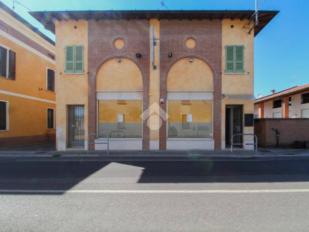 Locale commerciale via giuseppe mazzini 28, bassano bresciano