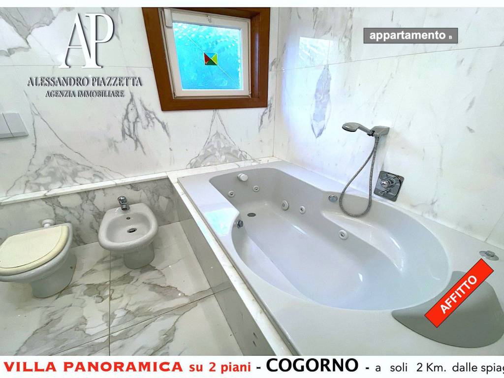 Ampio bagno con vasca