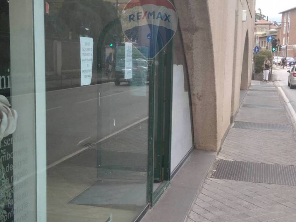 Locale Commerciale Via Nazario Sauro 4 Foligno Rif 98841376 