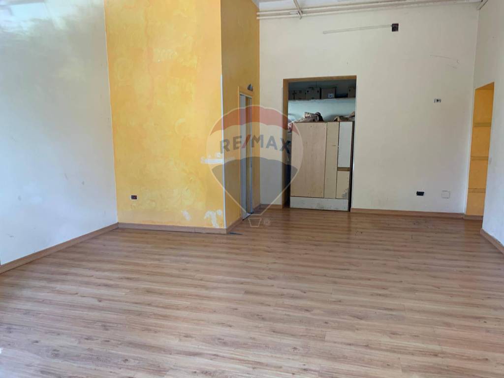 Locale Commerciale Affitto Foligno Rif 98863392 Immobiliare it