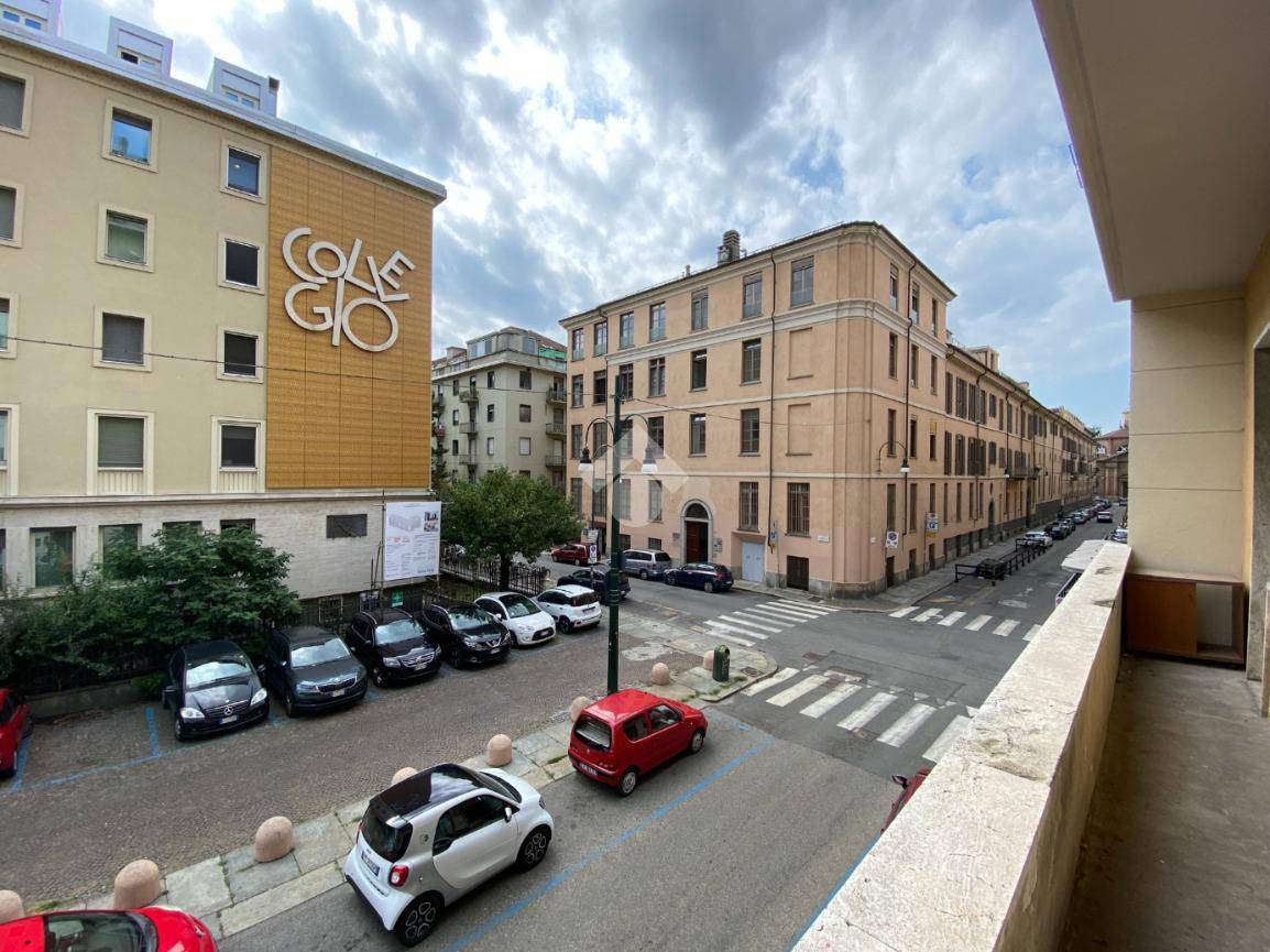 Vendita Appartamento in via delle Rosine 8. Torino. Da ristrutturare, primo  piano, con balcone, riscaldamento centralizzato, rif. 98902048