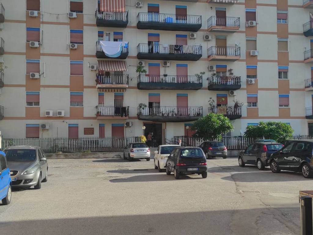 Vendita Appartamento Palermo. Quadrilocale in via Conte Federico.... Buono  stato, piano rialzato, con balcone, rif. 98929604