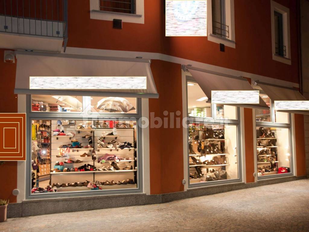 Negozio di calzature via Pietro Gottardi 16, Verbania, Rif. 98847370 -  Immobiliare.it