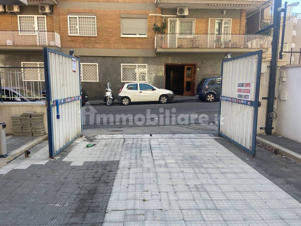 ingresso / parcheggio